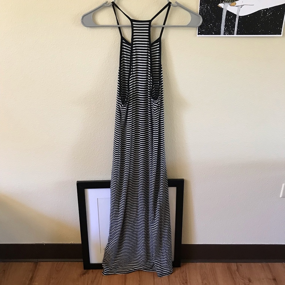 ❌SOLD❌ BLACK STRIPE MIDI DRESS - Picture 3 of 7